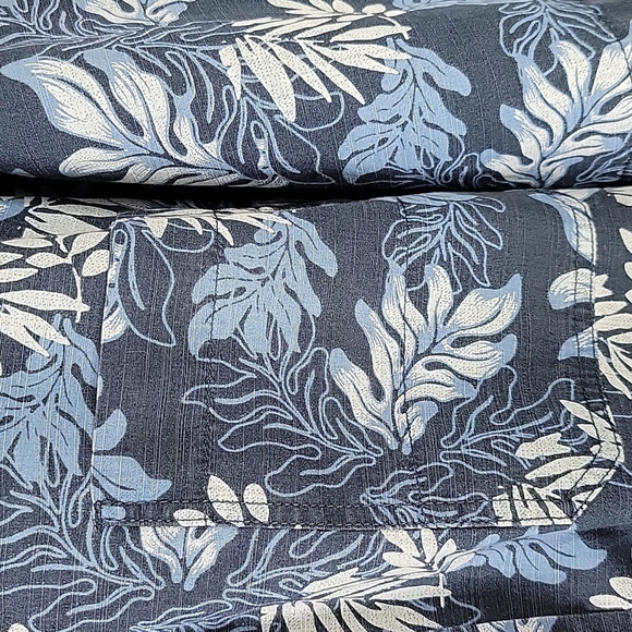 AIGLE‎ Blue and White Floral Hawaiian Shirt Size XL - Picture 3 of 7